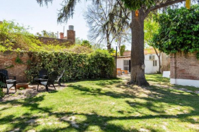 Casa de lujo con mini piscina y jardín